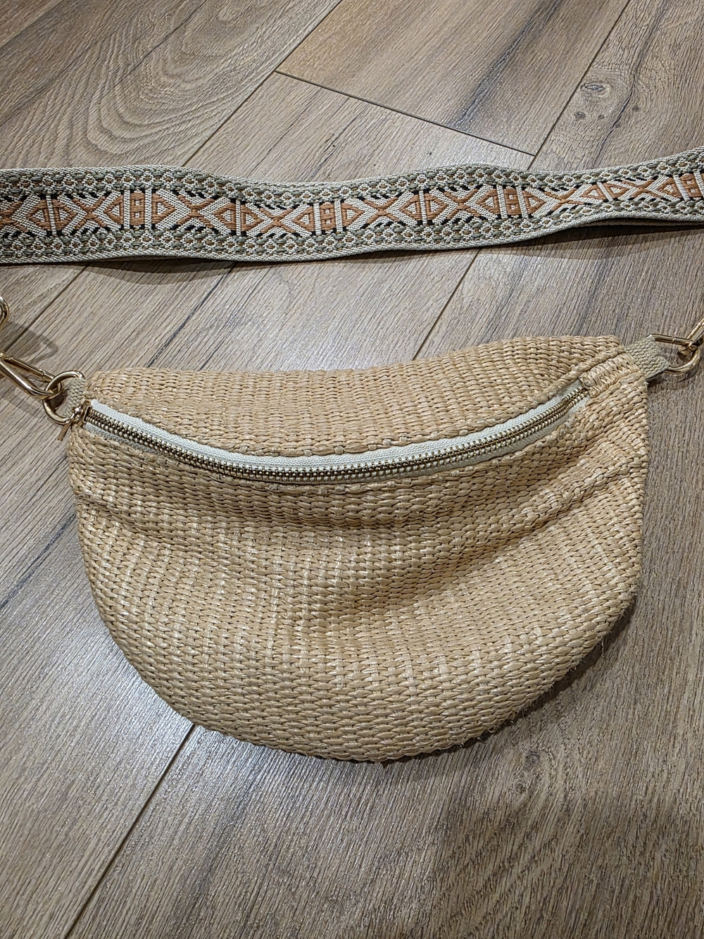 Boutique Woven Bahama Breeze - Natural Crossbody Sling Bag Removable Strap - Picture 4 of 5